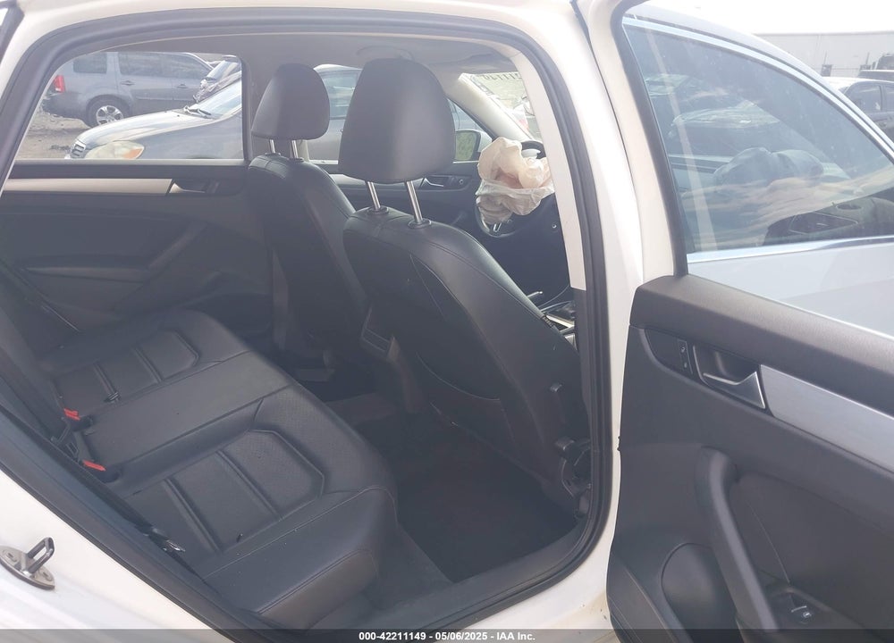 2012 VOLKSWAGEN PASSAT VIN: 1VWBH7A33CC066044