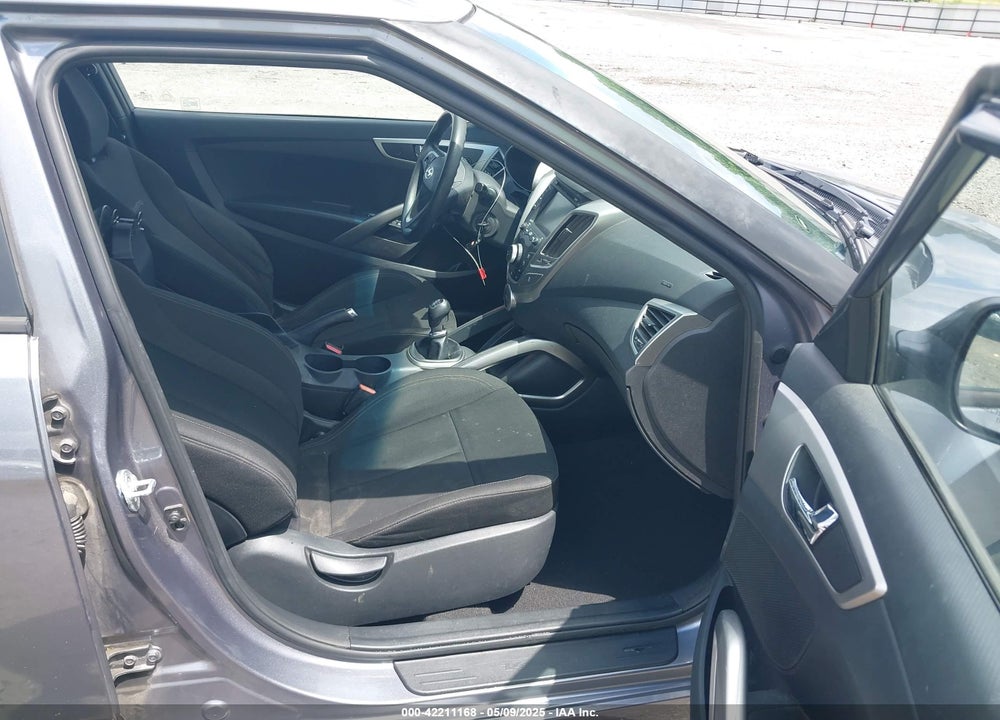 2016 HYUNDAI VELOSTER VIN: KMHTC6AD8GU284145