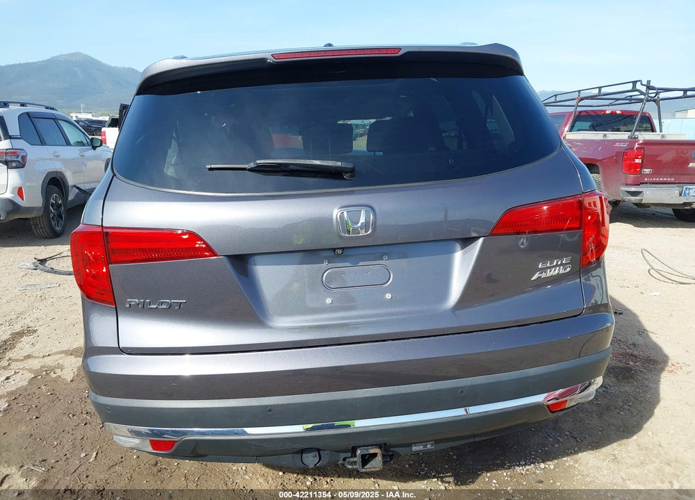 2018 HONDA PILOT VIN: 5FNYF6H07JB045755