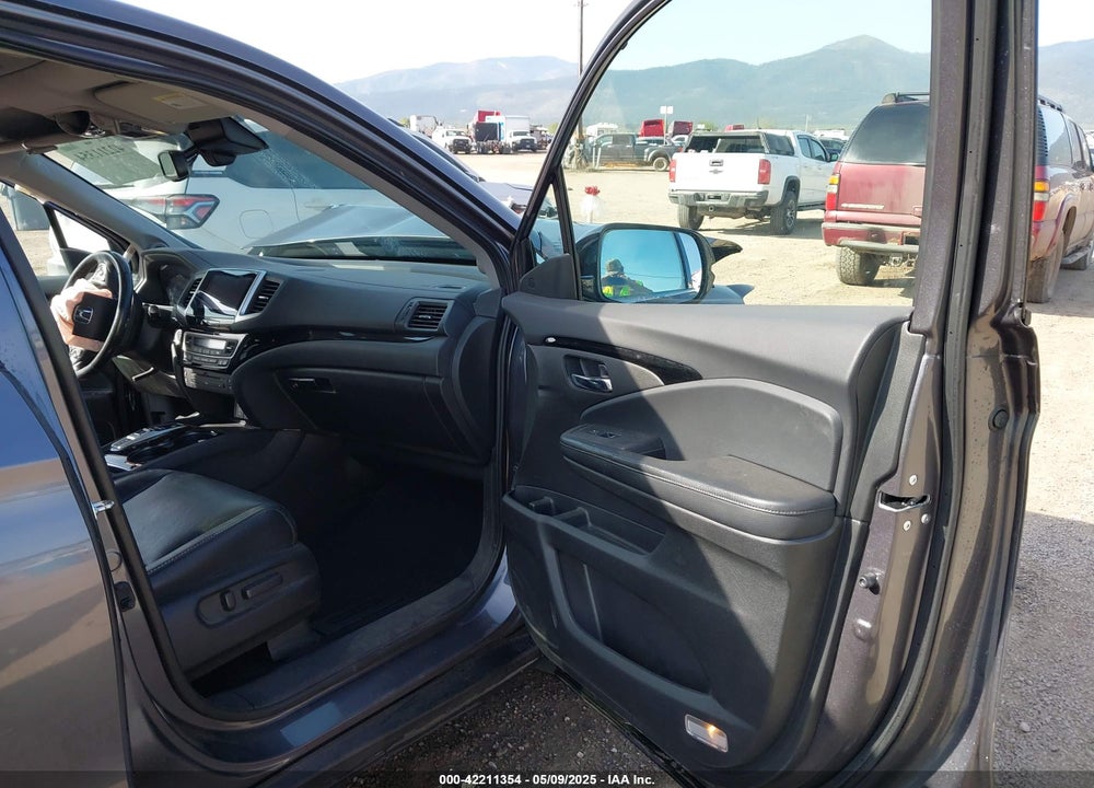 2018 HONDA PILOT VIN: 5FNYF6H07JB045755