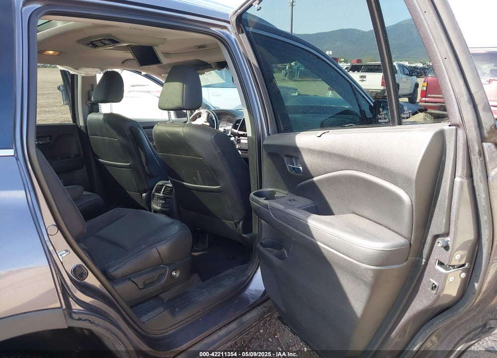 2018 HONDA PILOT VIN: 5FNYF6H07JB045755