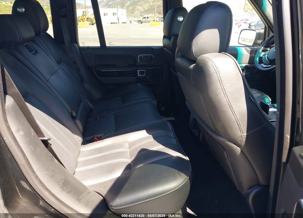 2011 LAND ROVER RANGE ROVER VIN: SALMF1D45BA354685