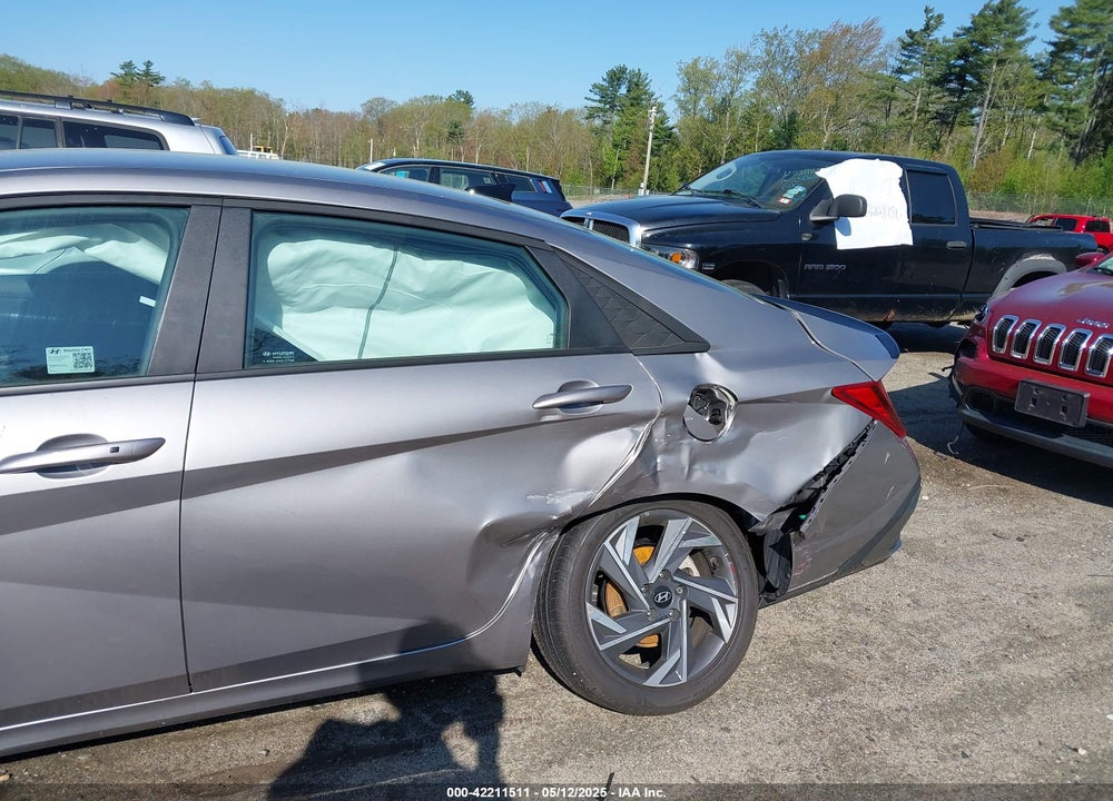 2025 HYUNDAI ELANTRA VIN: KMHLM4DG4SU882605