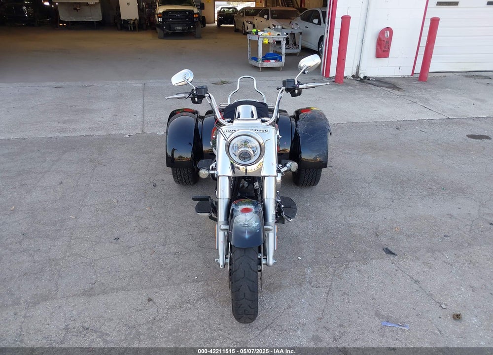 2015 HARLEY-DAVIDSON FLRT FREE WHEELER VIN: 1HD1MCM18FB850452