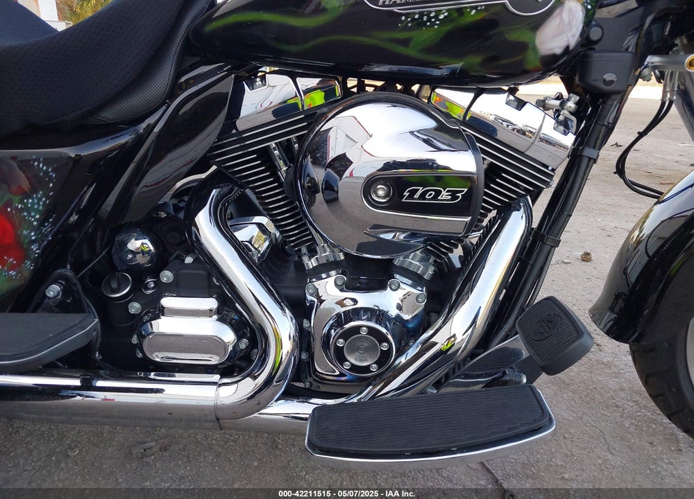 2015 HARLEY-DAVIDSON FLRT FREE WHEELER VIN: 1HD1MCM18FB850452