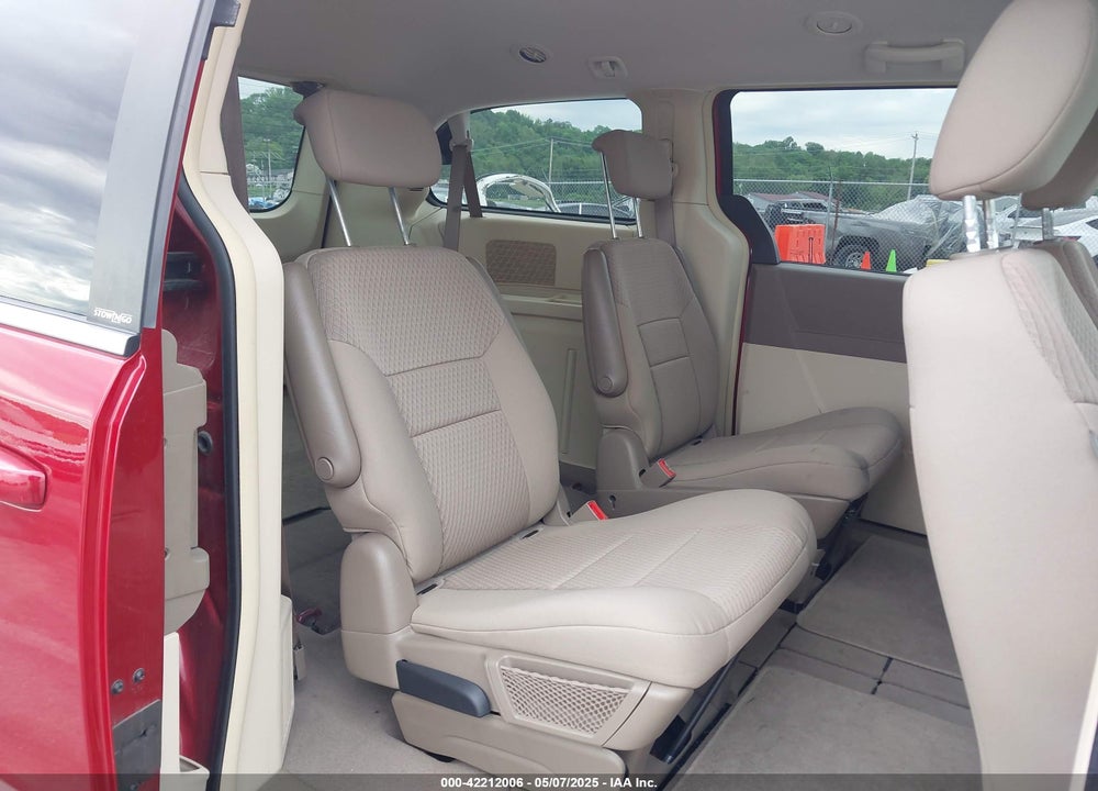 2009 CHRYSLER TOWN & COUNTRY VIN: 2A8HR44E49R525435