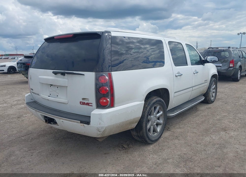 2011 GMC YUKON XL 1500 DENALI VIN: 1GKS2MEF3BR166569