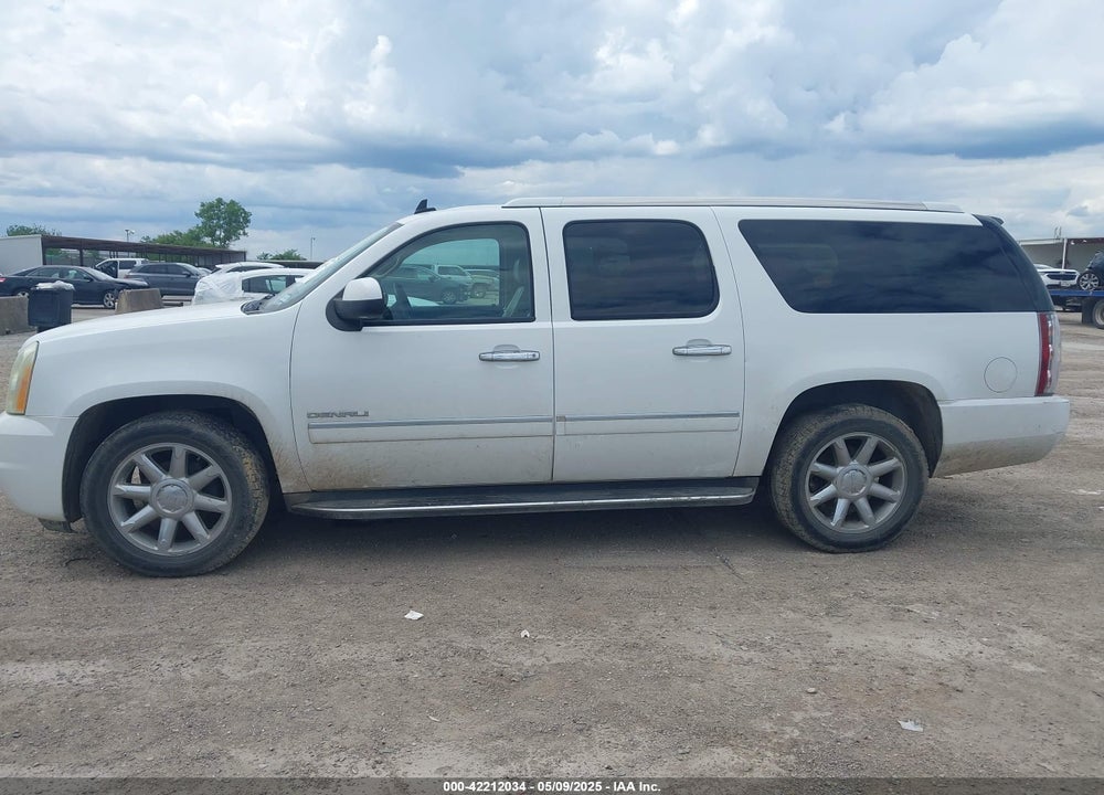 2011 GMC YUKON XL 1500 DENALI VIN: 1GKS2MEF3BR166569
