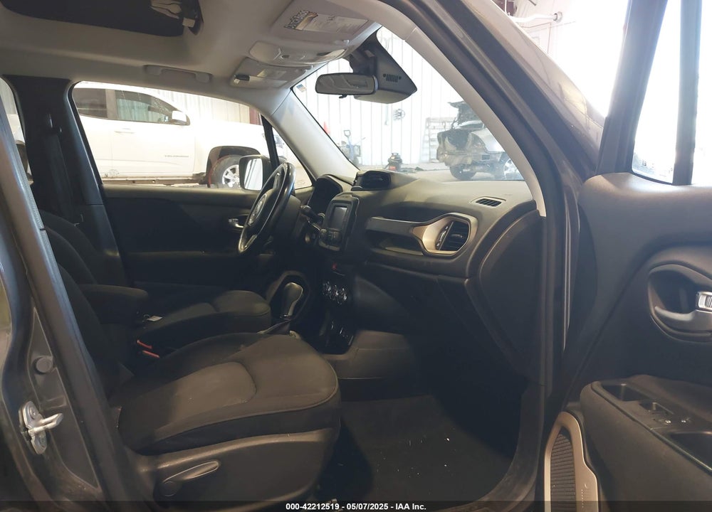 2016 JEEP RENEGADE LATITUDE VIN: ZACCJBBT1GPD10255