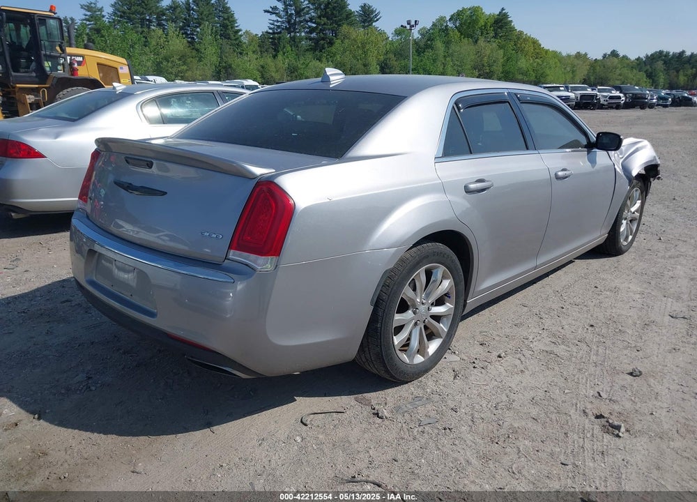 2017 CHRYSLER 300 VIN: 2C3CCARG5HH582585