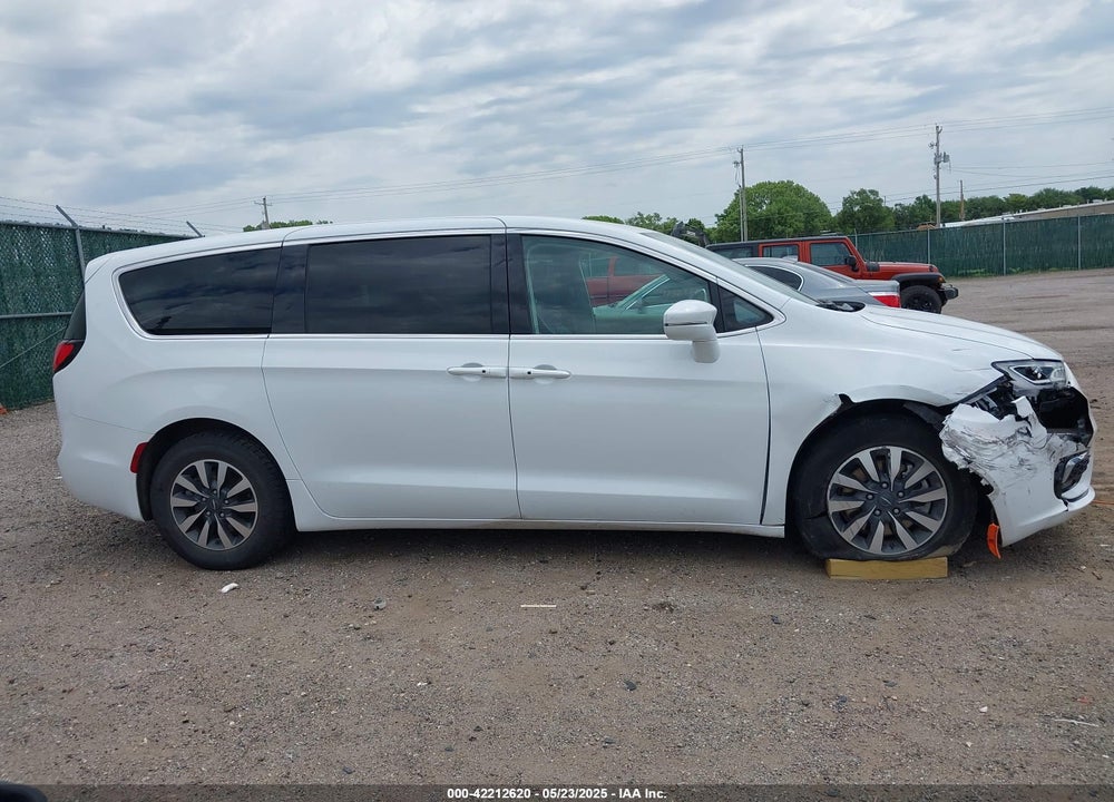 2022 CHRYSLER PACIFICA HYBRID TOURING L VIN: 2C4RC1L71NR164223