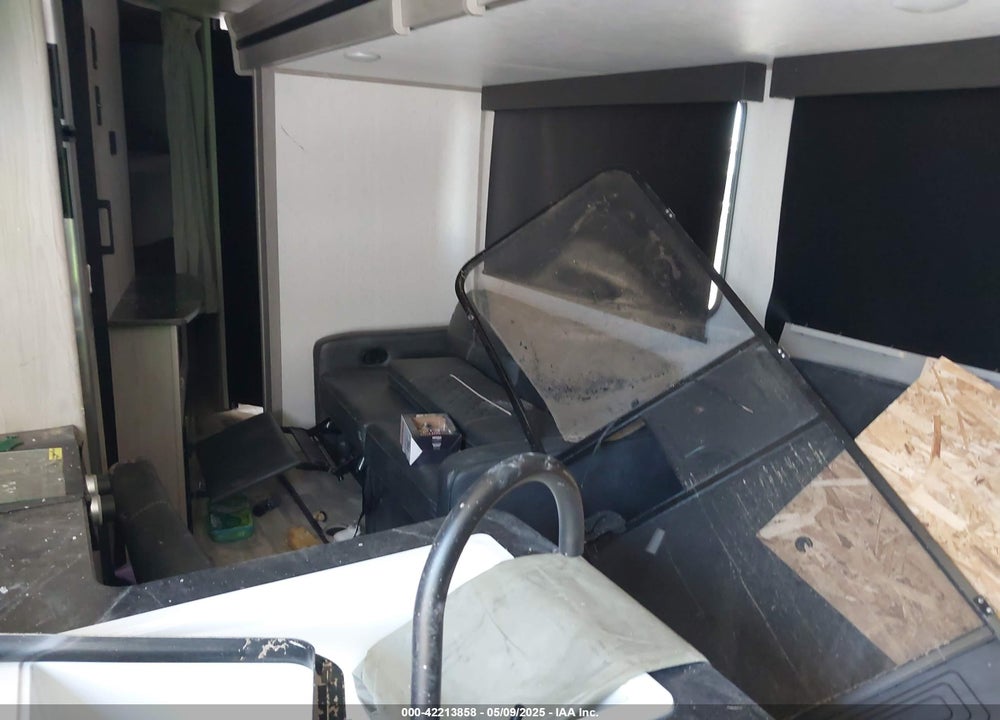 2022 KODIAK SE 27 SBH VIN: 4YDTKDN27NJ972900