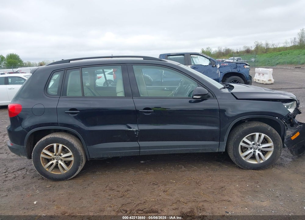 2017 VOLKSWAGEN TIGUAN VIN: WVGBV7AX5HK019458