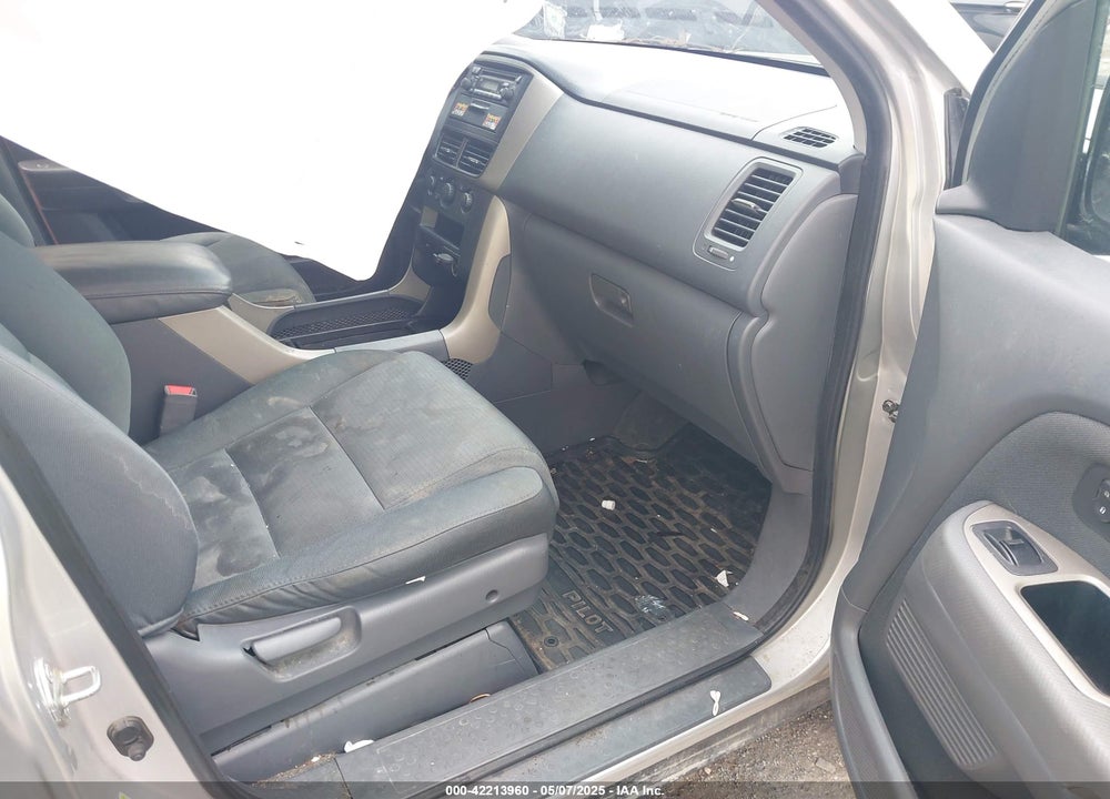 2006 HONDA PILOT LX VIN: 2HKYF181X6H542755