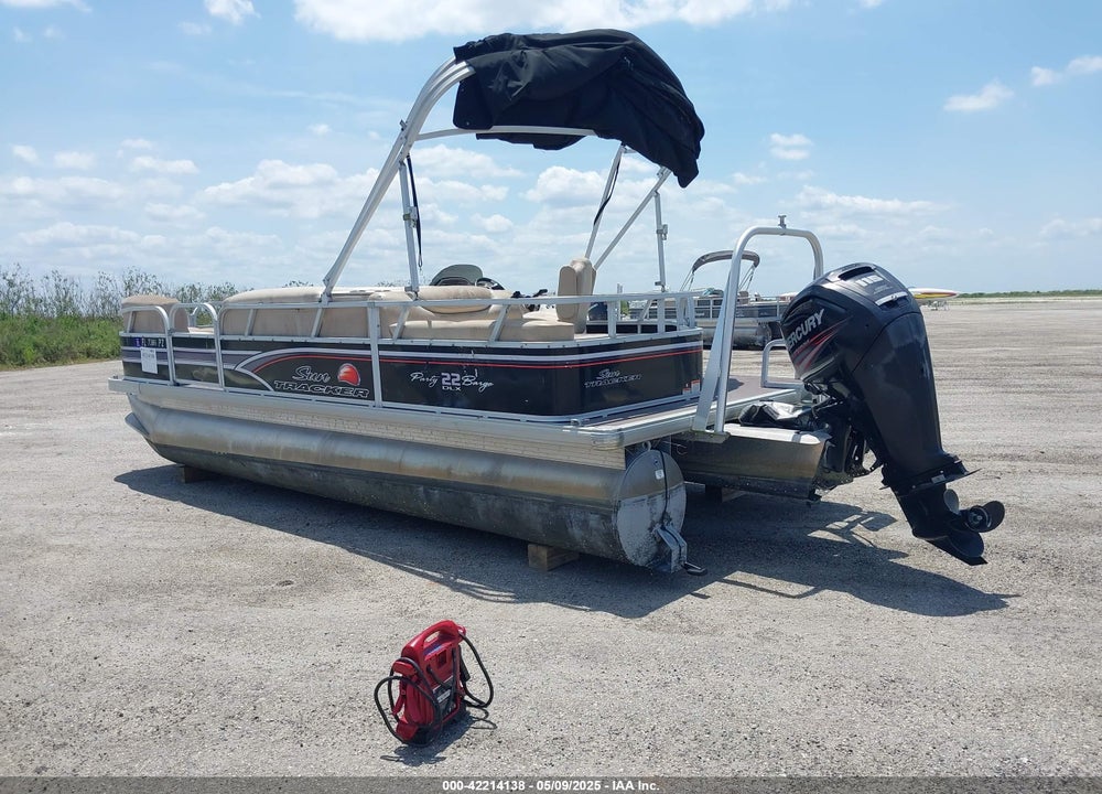 2015 SUNTRACKER OTHER VIN: BUJ15818L415