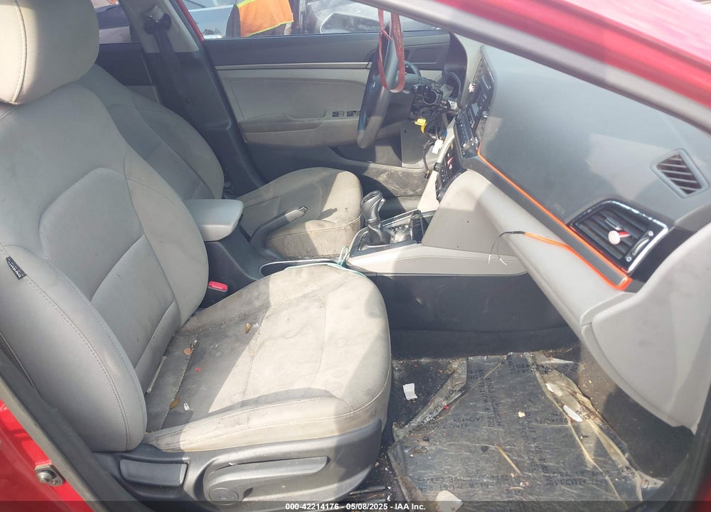 2017 HYUNDAI ELANTRA SE VIN: 5NPD74LF2HH165602