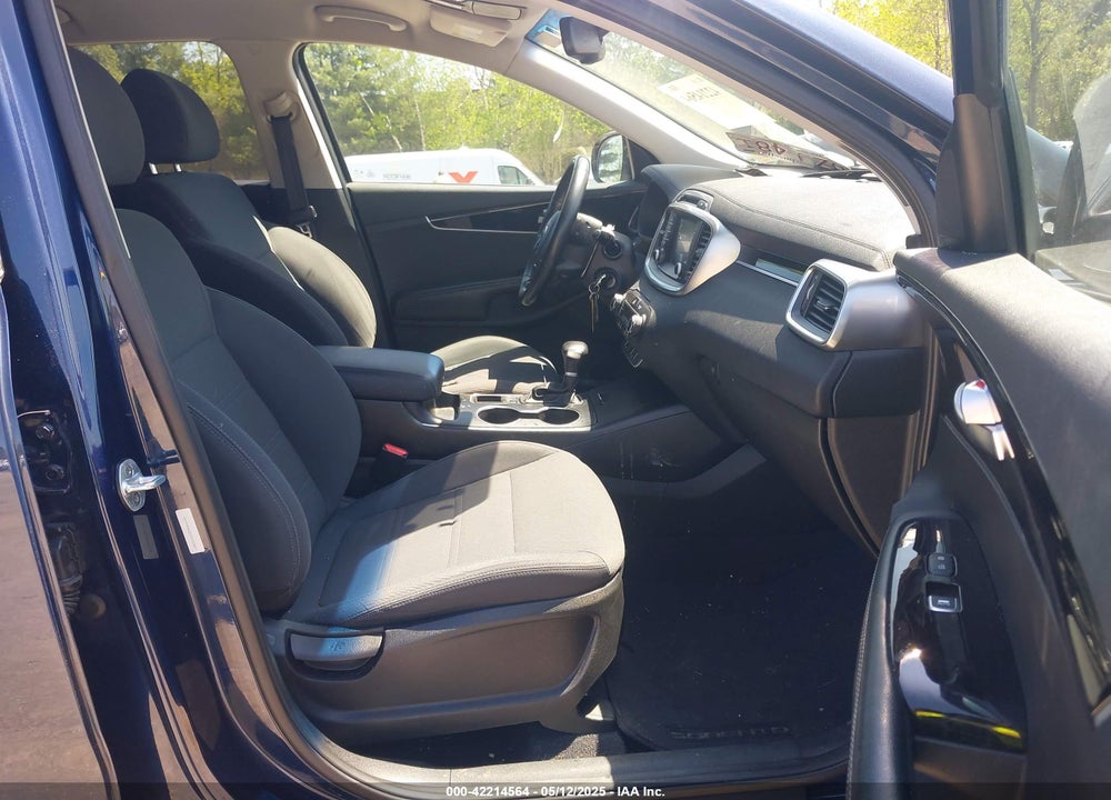 2019 KIA SORENTO VIN: 5XYPGDA32KG433827
