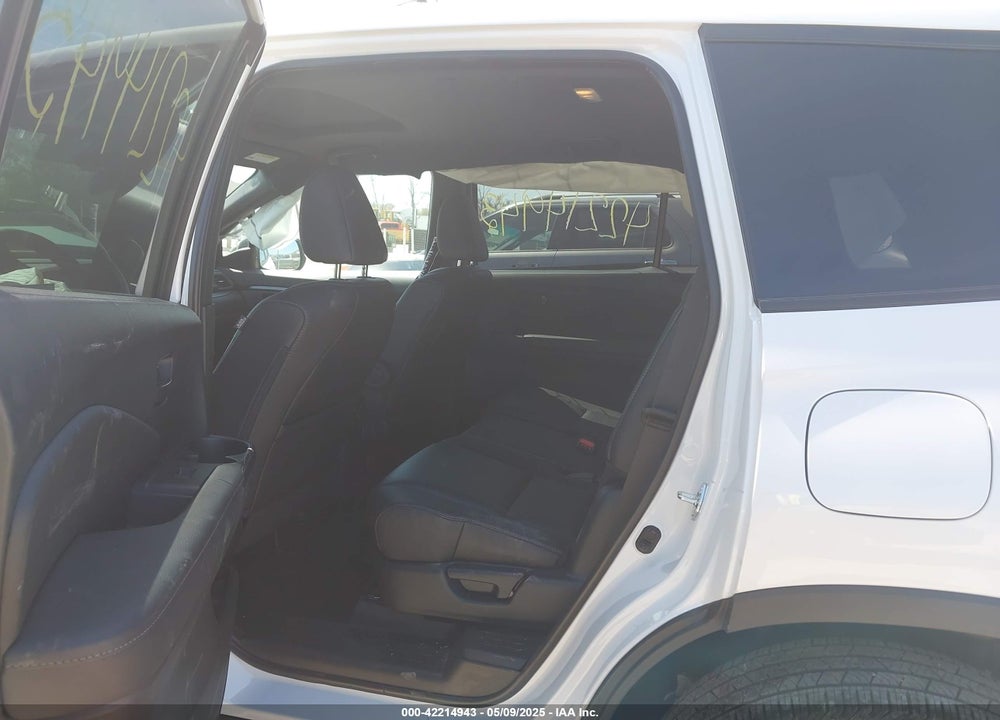 2023 HONDA PASSPORT VIN: 5FNYF8H58PB023201
