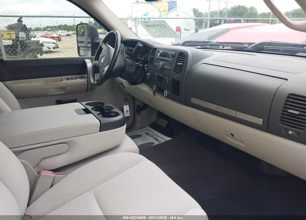 2007 CHEVROLET SILVERADO 2500HD VIN: 1GCHK23687F555746