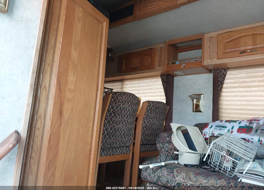 1998 FREIGHTLINER CHASSIS VIN: 4UZ6XJBA7WC921221