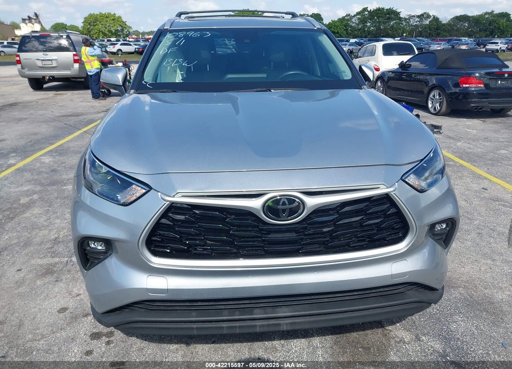 2022 TOYOTA HIGHLANDER XLE VIN: 5TDGZRAH4NS108963