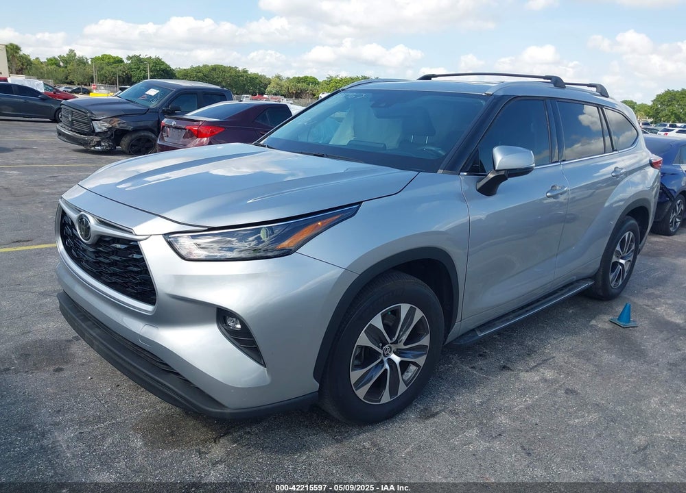 2022 TOYOTA HIGHLANDER XLE VIN: 5TDGZRAH4NS108963