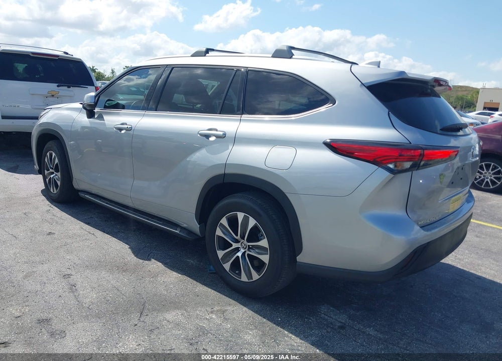 2022 TOYOTA HIGHLANDER XLE VIN: 5TDGZRAH4NS108963