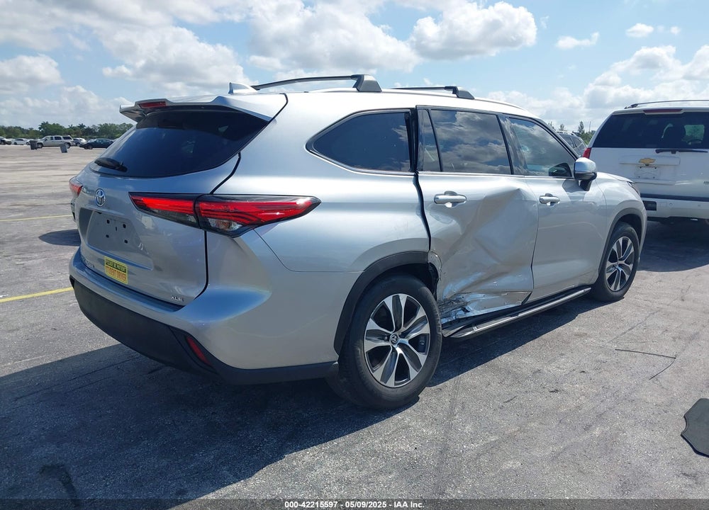 2022 TOYOTA HIGHLANDER XLE VIN: 5TDGZRAH4NS108963