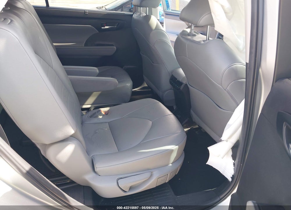 2022 TOYOTA HIGHLANDER XLE VIN: 5TDGZRAH4NS108963