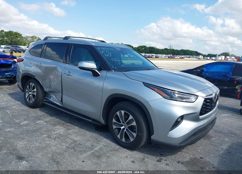 2022 TOYOTA HIGHLANDER XLE VIN: 5TDGZRAH4NS108963