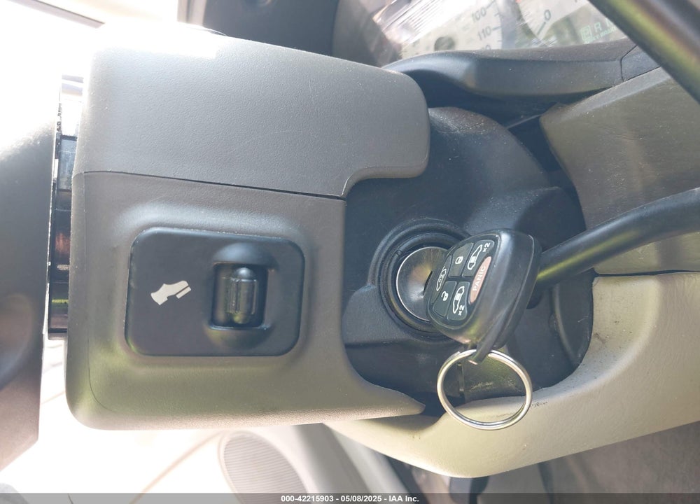 2005 DODGE GRAND CARAVAN SXT VIN: 2D4GP44L25R377919