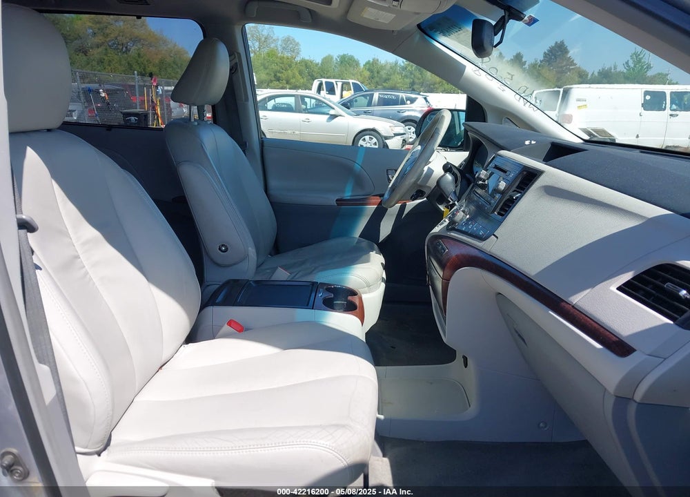 2011 TOYOTA SIENNA XLE V6 VIN: 5TDYK3DC0BS150354