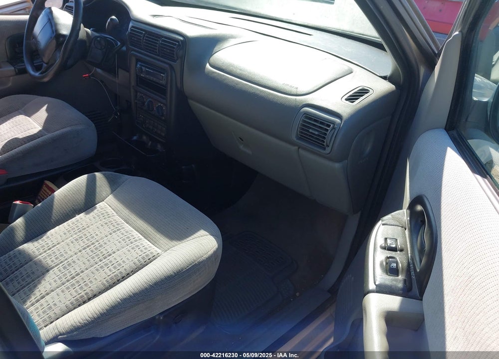 2001 CHEVROLET VENTURE LS VIN: 1GNDX03E71D253774
