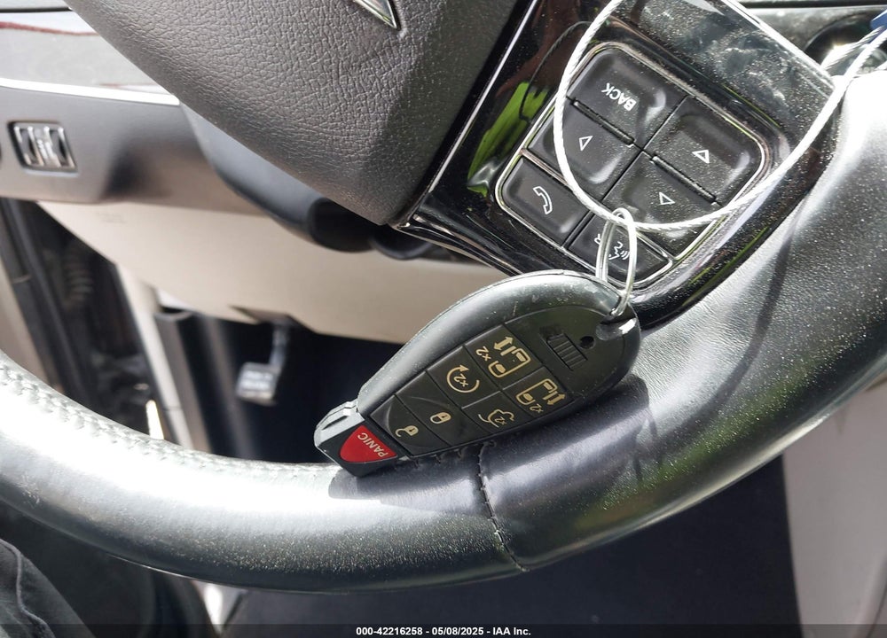 2014 CHRYSLER TOWN & COUNTRY TOURING-L 30TH ANNIVERSARY VIN: 2C4RC1CGXER468540