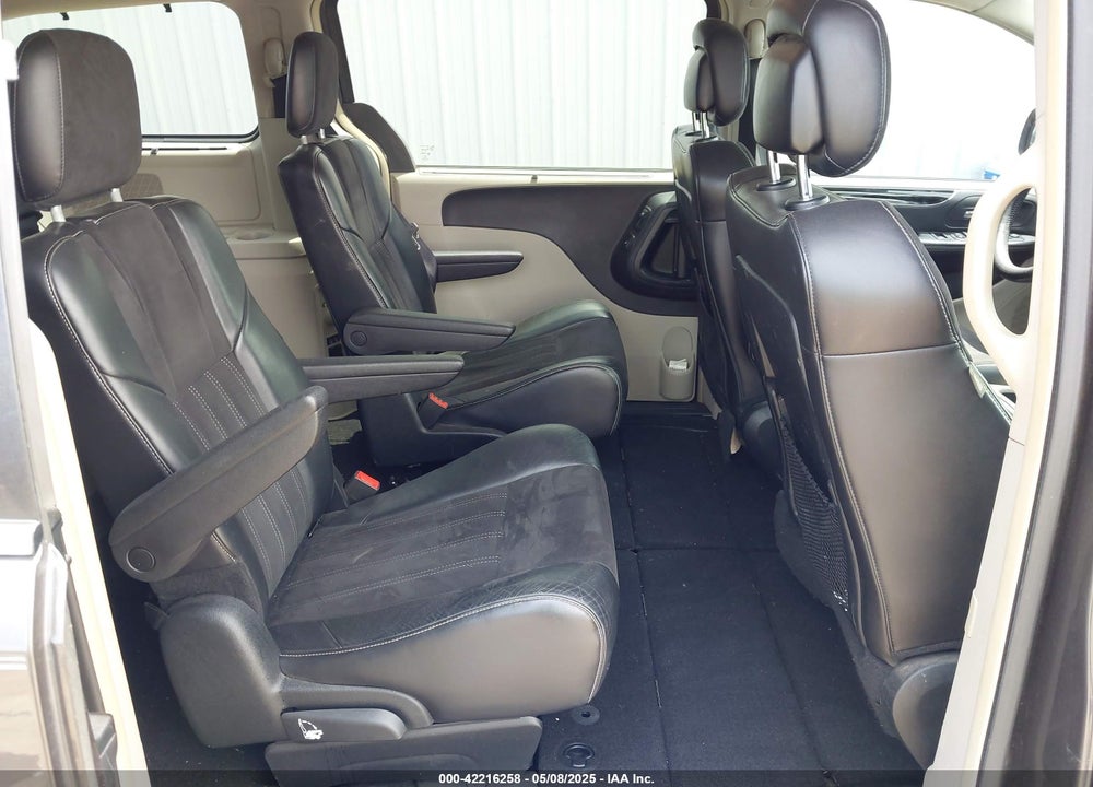 2014 CHRYSLER TOWN & COUNTRY TOURING-L 30TH ANNIVERSARY VIN: 2C4RC1CGXER468540