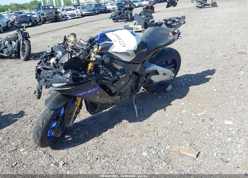 2022 YAMAHA YZFR1M C VIN: JYARN67Y1NA000383