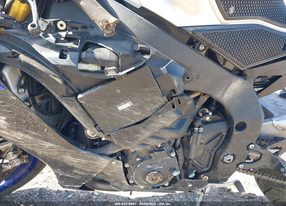 2022 YAMAHA YZFR1M C VIN: JYARN67Y1NA000383