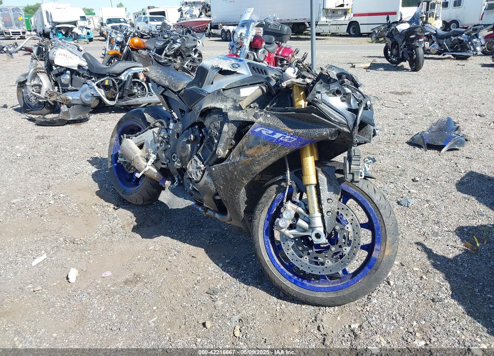 2022 YAMAHA YZFR1M C VIN: JYARN67Y1NA000383