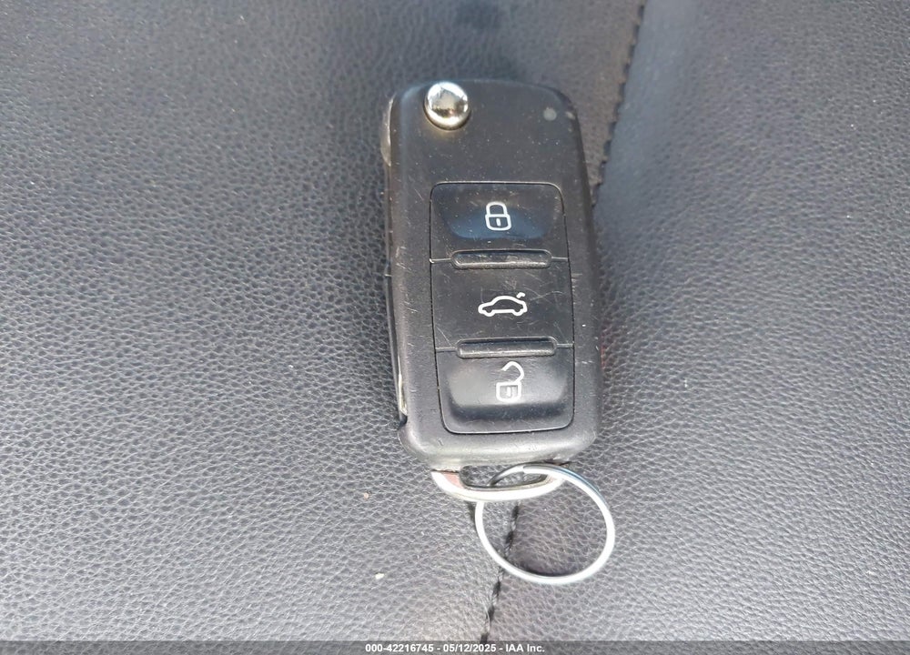 2018 VOLKSWAGEN BEETLE 2.0T SE VIN: 3VWJD7AT7JM714827
