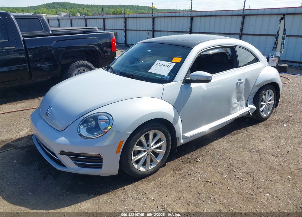 2018 VOLKSWAGEN BEETLE 2.0T SE VIN: 3VWJD7AT7JM714827