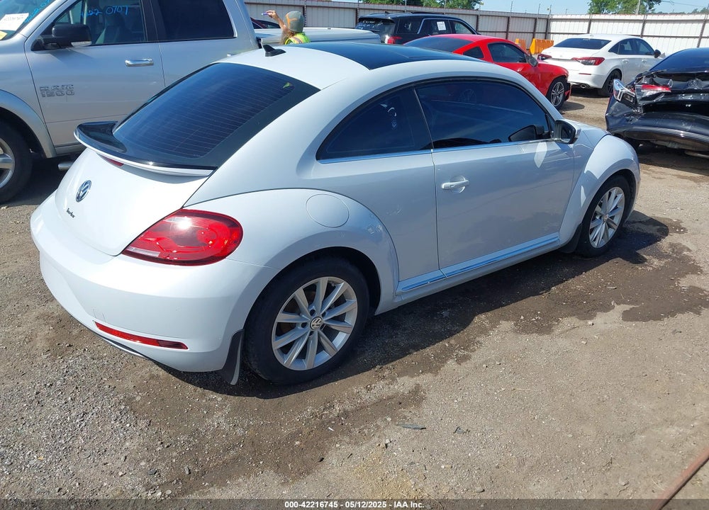 2018 VOLKSWAGEN BEETLE 2.0T SE VIN: 3VWJD7AT7JM714827
