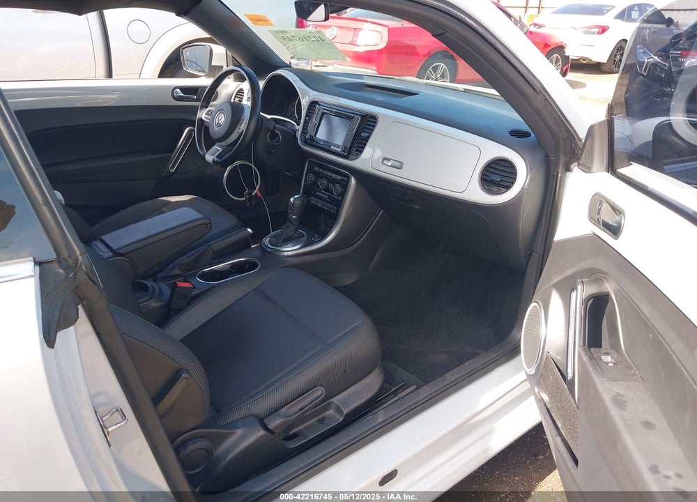 2018 VOLKSWAGEN BEETLE 2.0T SE VIN: 3VWJD7AT7JM714827