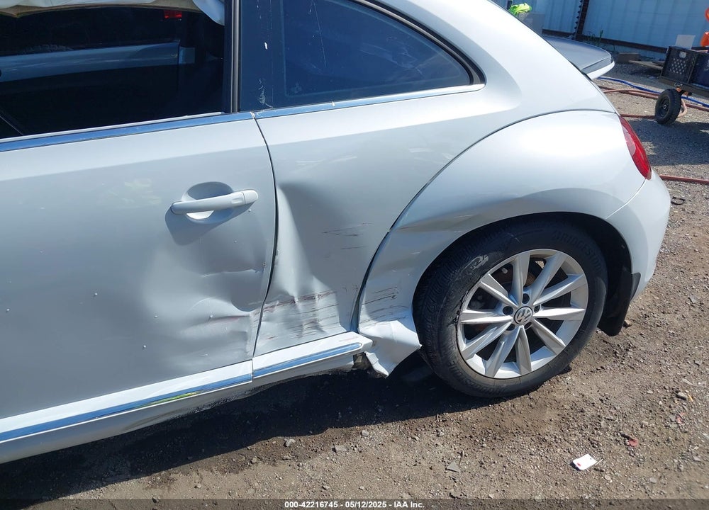 2018 VOLKSWAGEN BEETLE 2.0T SE VIN: 3VWJD7AT7JM714827