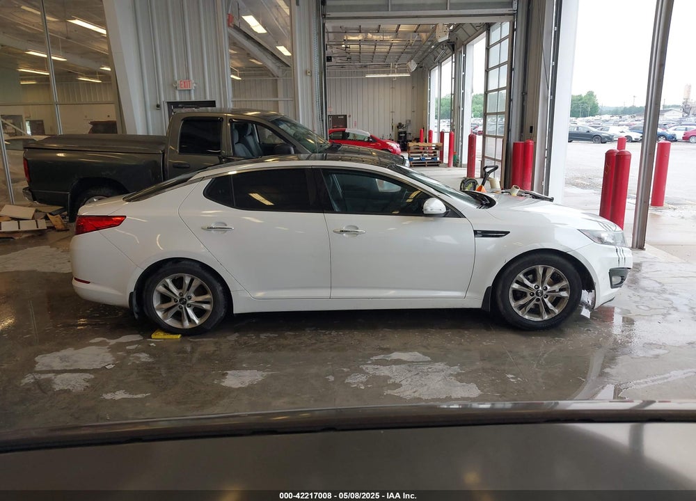 2011 KIA OPTIMA VIN: KNAGN4A79B5086611