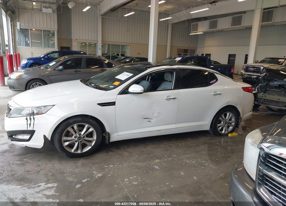 2011 KIA OPTIMA VIN: KNAGN4A79B5086611