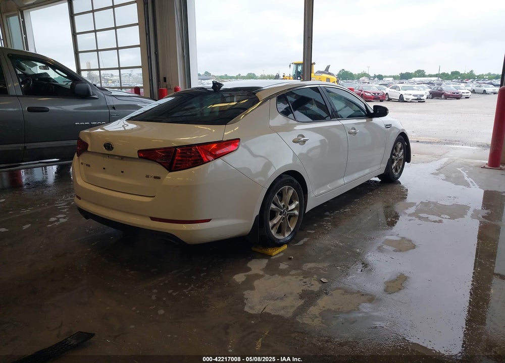 2011 KIA OPTIMA VIN: KNAGN4A79B5086611