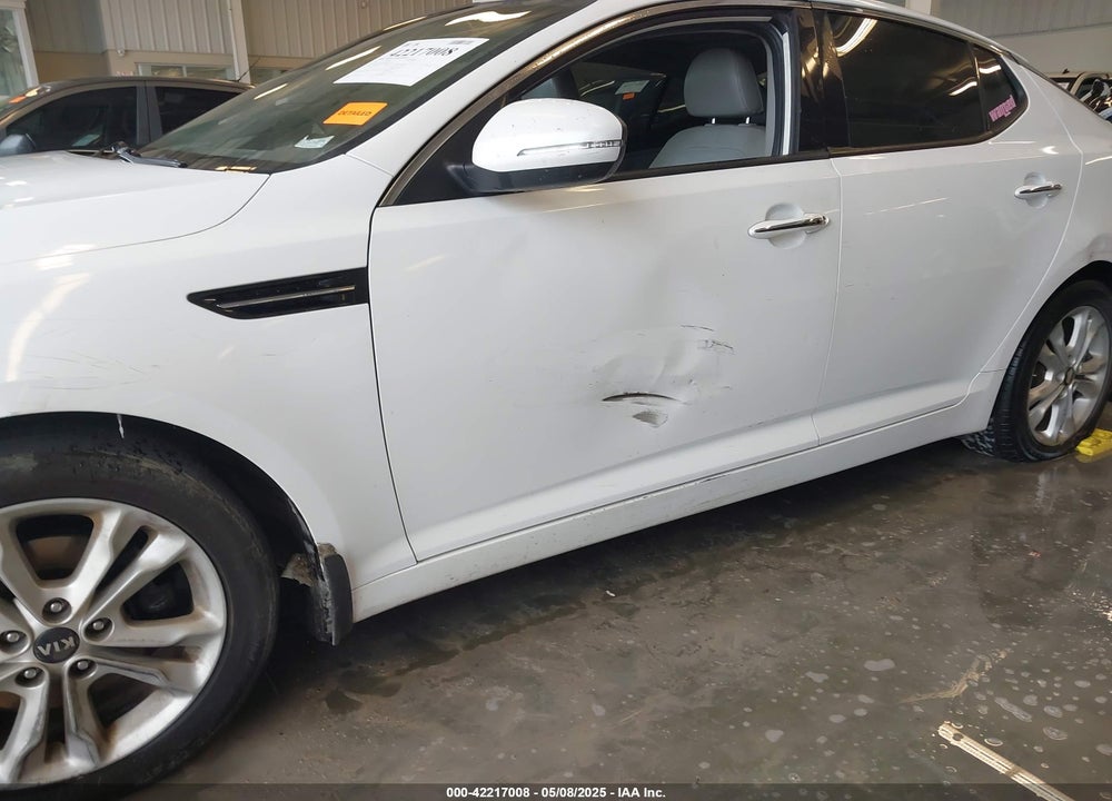 2011 KIA OPTIMA VIN: KNAGN4A79B5086611