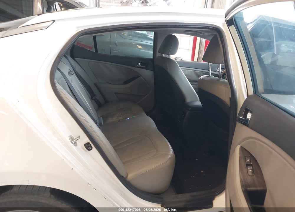 2011 KIA OPTIMA VIN: KNAGN4A79B5086611