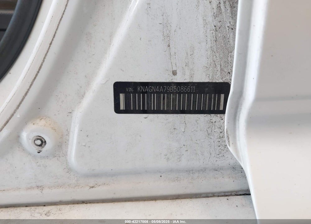 2011 KIA OPTIMA VIN: KNAGN4A79B5086611