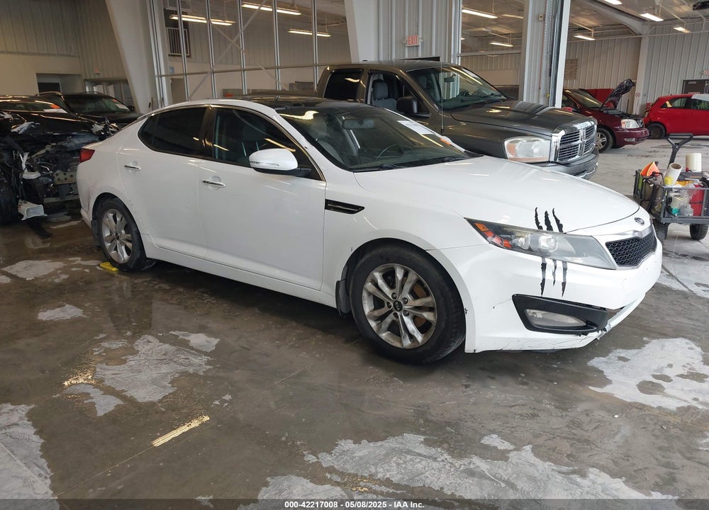 2011 KIA OPTIMA VIN: KNAGN4A79B5086611